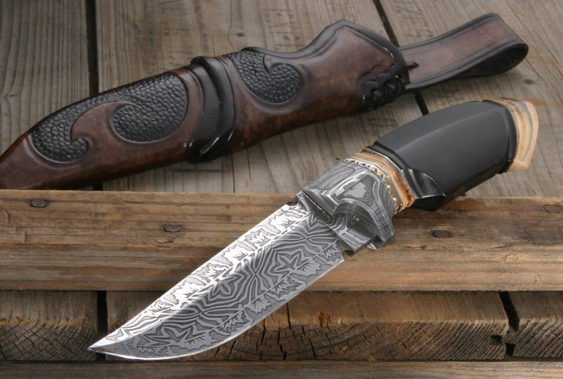 Explosion_3_Bar_Damascus_and_Ebony_Hunting_Knife--002.jpg