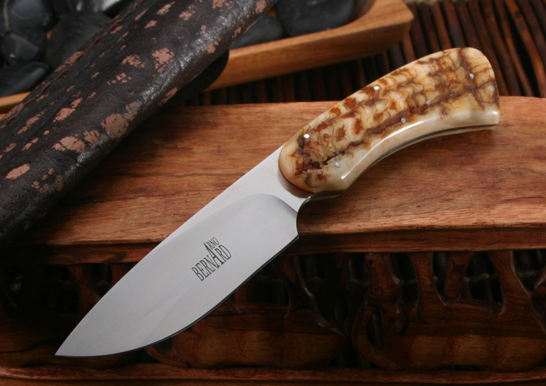 Arno_Bernard_Peak_Sheep_Horn_Hunting_Knife.jpg