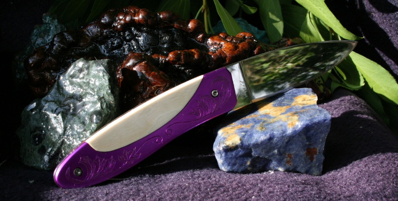Small_Spear_Point_Drop_Point_Skinner.jpg