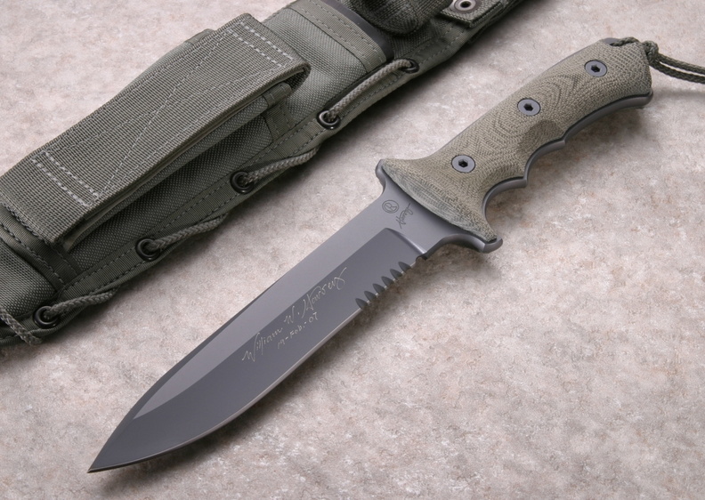 Chris_Reeve_Signed_Green_Beret_Fixed_Blade_Knife.jpg