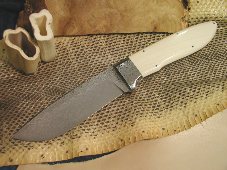DNC_Knife_Goliat.jpg