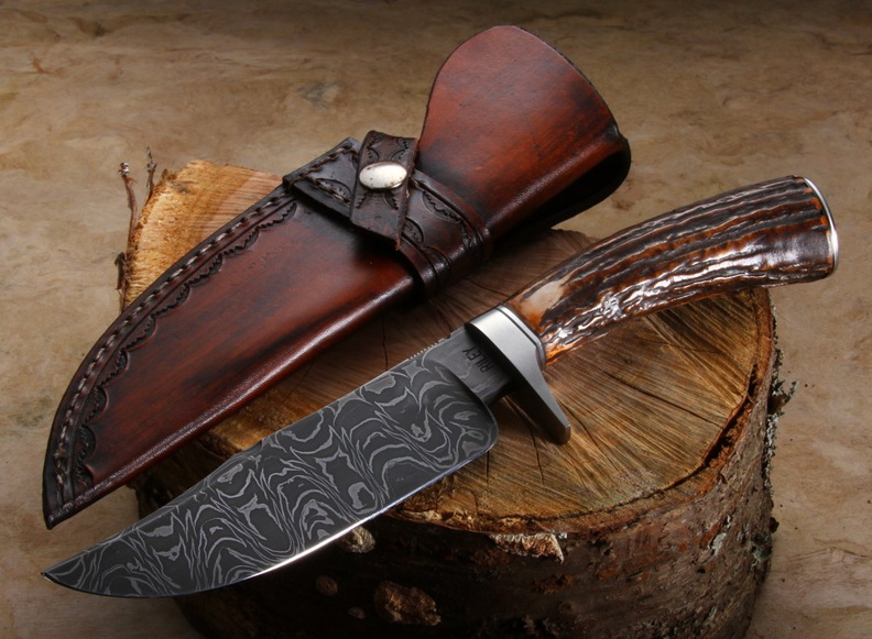 Dennis_Riley_Custom_Knives_Big_Buck_Custom_Stag_and_Damascus_Hunting_Knife.jpg