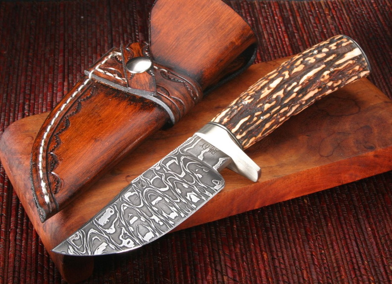 Dennis_Riley_Custom_Knives_Serious_Stag_Damascus_Hunting_Knife.jpg