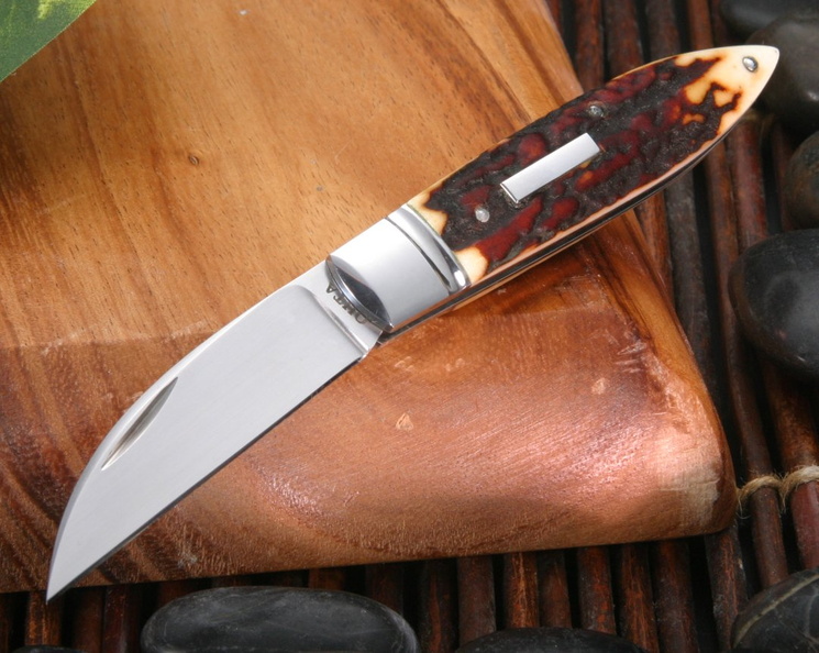 Hiroaki_Ohta_Custom_Knives_Autumn_Stag_Folding_Knife.jpg