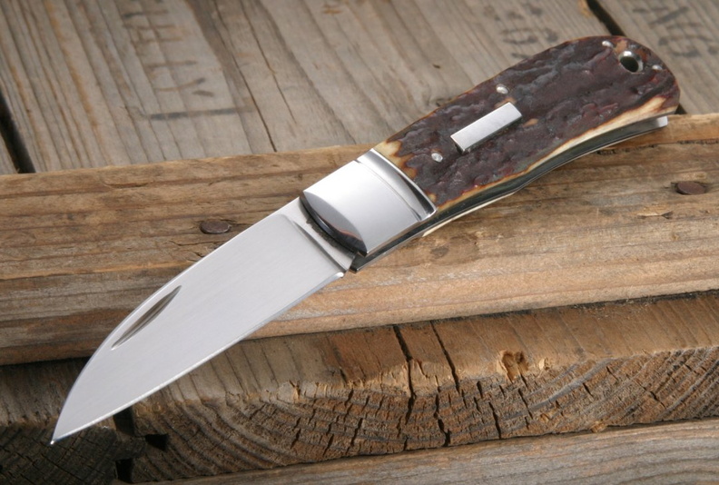 Hiroaki_Ohta_Custom_Knives_Jess_Horn_Style_2_Stag_Folding_Knife.jpg