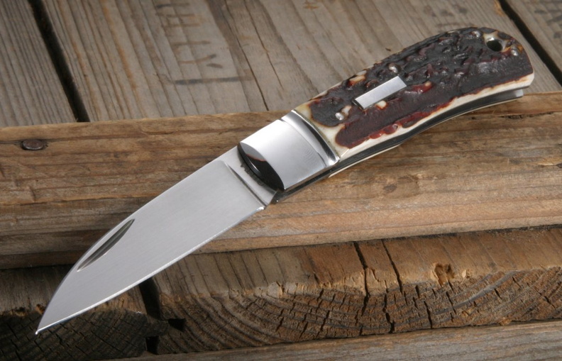 Hiroaki_Ohta_Custom_Knives_Jess_Horn_Style_Stag_Folding_Knife.jpg