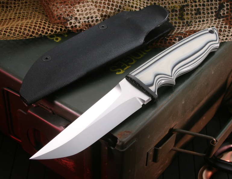 Kazutoshi_Tanabe_Chute_Hideaway_Tactical_Fixed_Blade.jpg