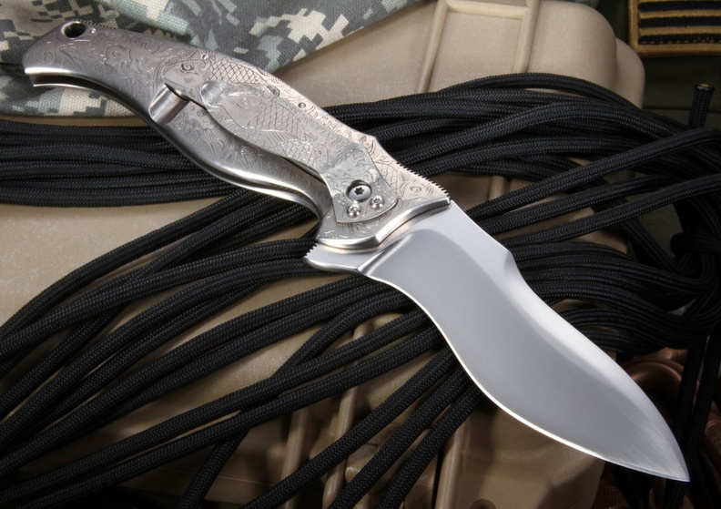 Ken_Onion_Custom_Knife_Engraved_Heatwave_02.jpg