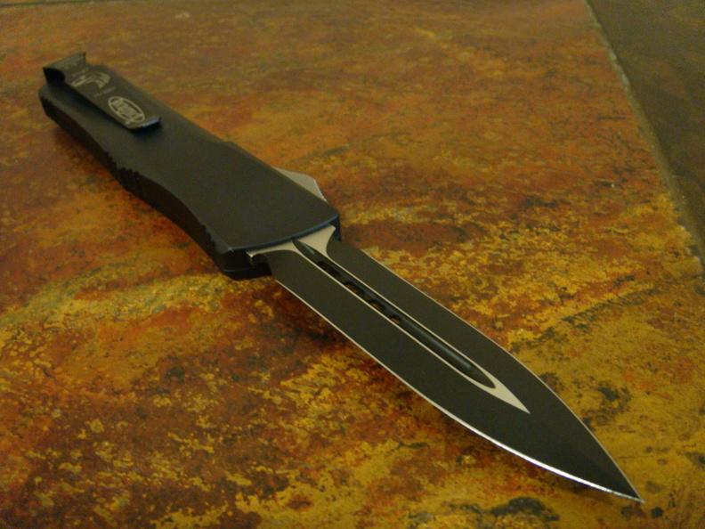 Microtech_Combat_Troodon_DE.jpg