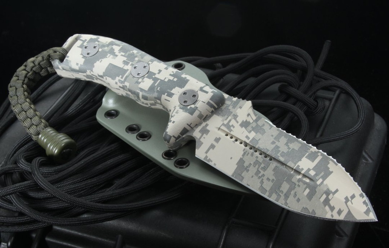 Microtech_Crosshair_Digital_Camo_Top_Serrated_Fixed_Blade_Knife.jpg