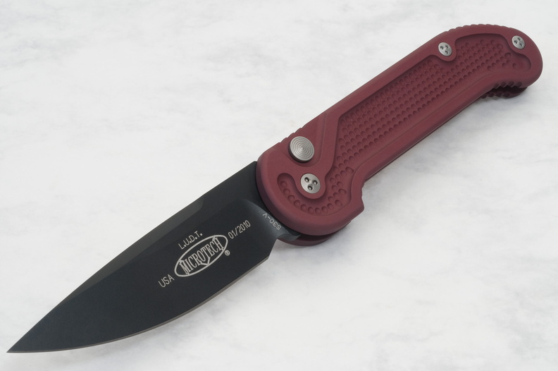Microtech_LUDT_with_blackened_plainedge_S30V_blade_and_maroon_handles.jpg