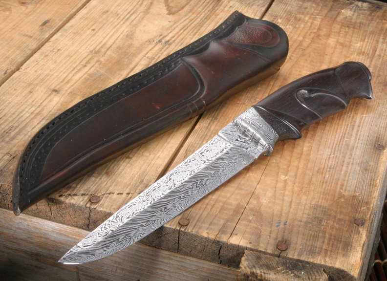 Roger_Bergh_Custom_Knives_Sweden_Damascus_Fighting_Knife.jpg