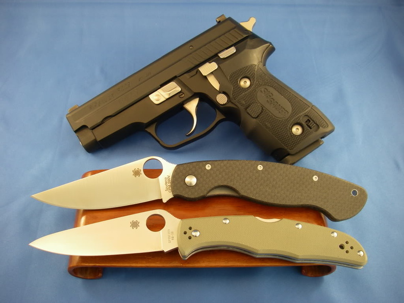 Spyderco_Military_CF_Endura_Sig_Sauer_P229_357_Sig_w_CT_Laser_Grips.jpg