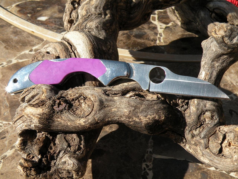 Spyderco_Purple_Sugalite.jpg