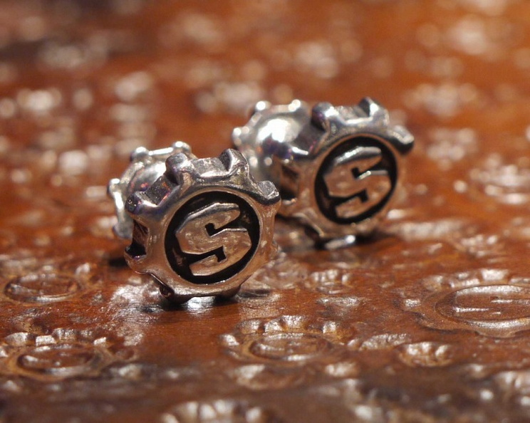 Cuff_links_wS_gear.jpg