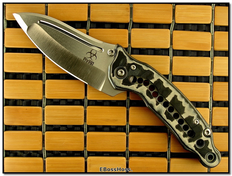 Steve_Ryan_Spinosaurus_Framelock_Folder.jpg