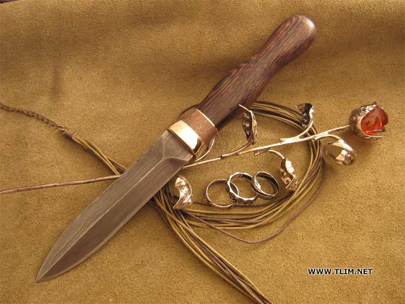 Tlim_knives_C213.jpg