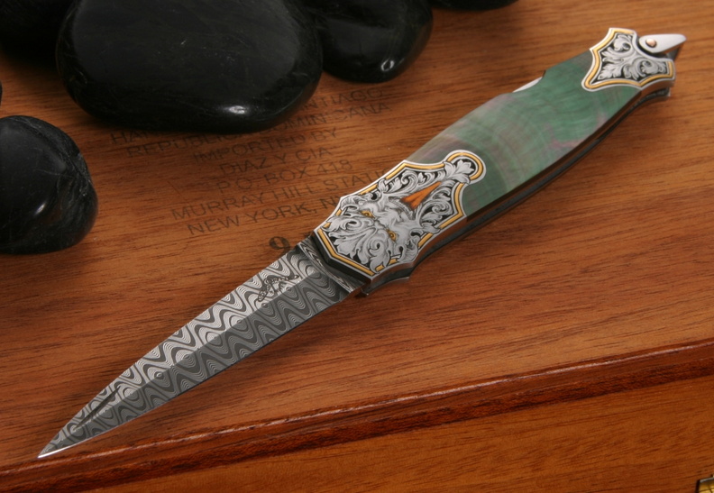 Warren_Osborne_Gotham_Engraved_With_Gold_Pearl_and_Damascus_Folding_Knife1.jpg