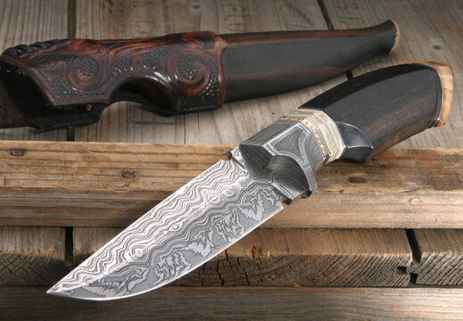 Venetian Ebony and Damascus Hunting Knife--002