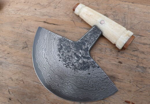 Gert Van Den Elsen Ulu the traditional knife of the Inuit