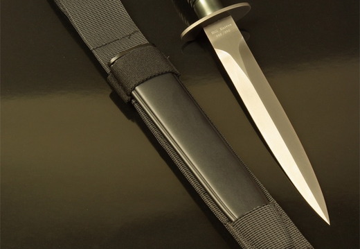 Hill knives en fabrique une tres belle replique