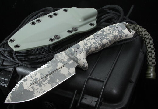 Microtech Crosshair Digital Camo Top Serrated Fixed Blade Knife 