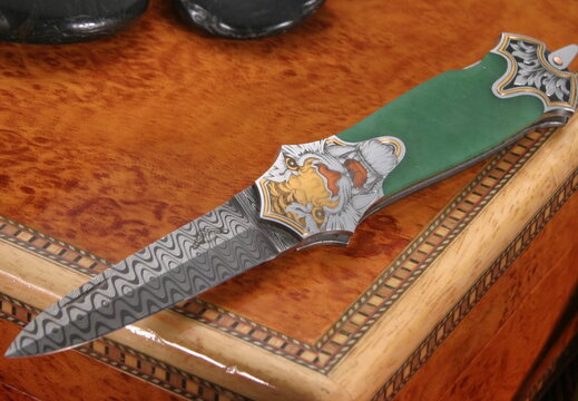 Warren Osborne Jade Tiger Gold Engraved Damascus Folding Knife